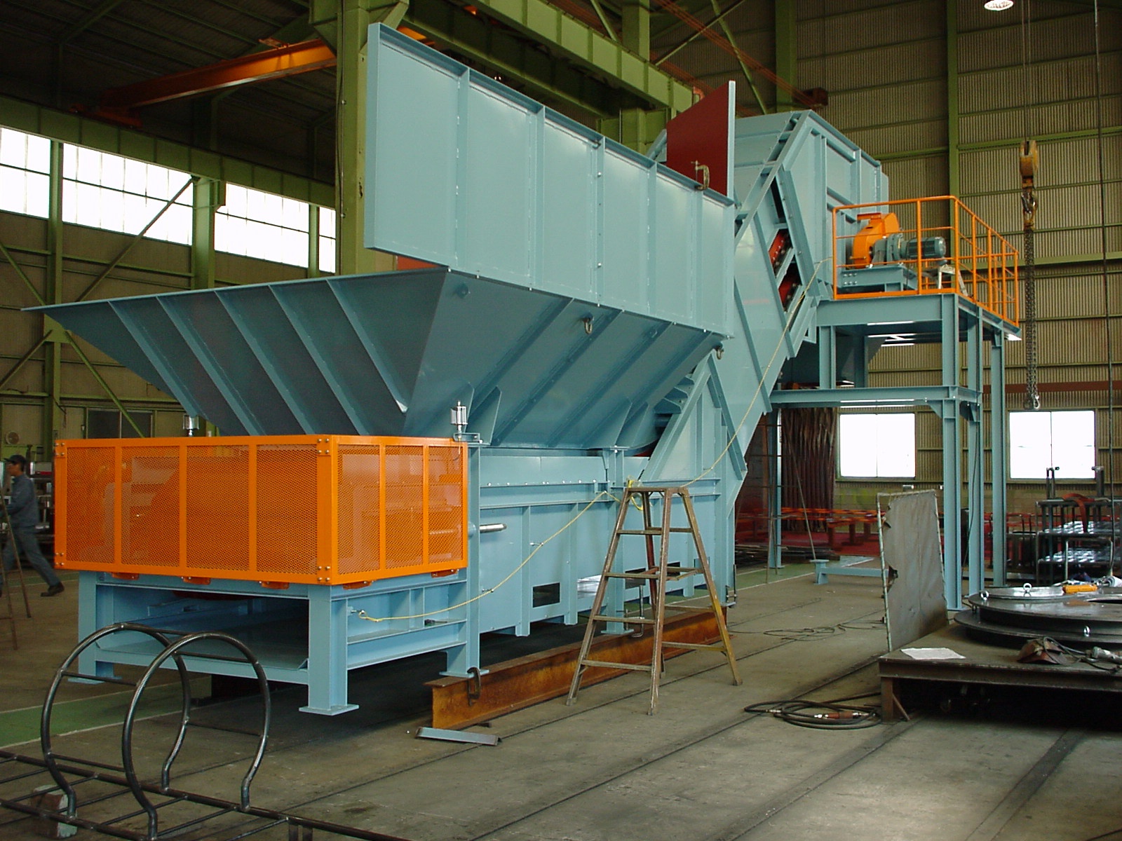 ゴミ処理用コンベヤ　ゴミ焼却